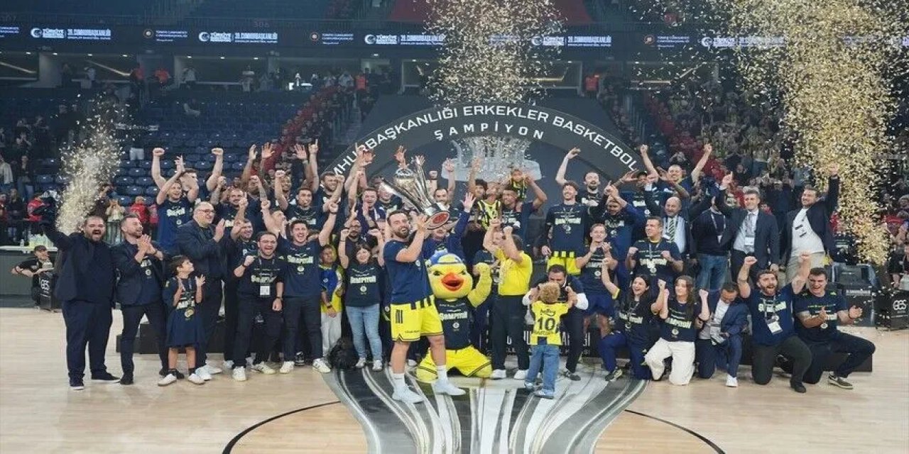 Basketbolda Erkekler Cumhurbaşkanlığı Kupası'nı Fenerbahçe Tarfin kazandı
