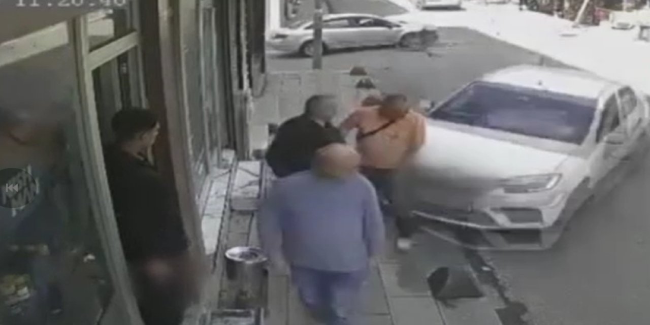 Bayrampaşa’da kaza yapan otomobil kaldırımdaki yayalara çarptı: 2’si ağır 5 yaralı