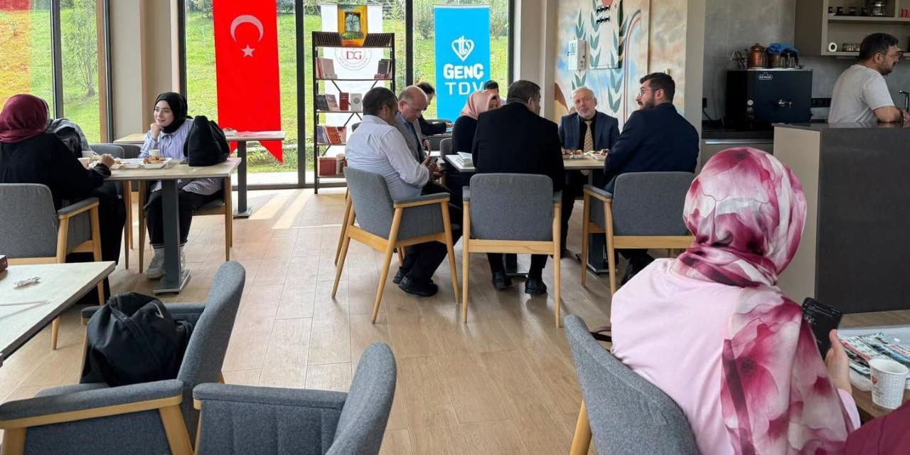 Müftü Yılmaztürk RTEÜ'lü Öğrencilerle Tanışma Çayında Buluştu