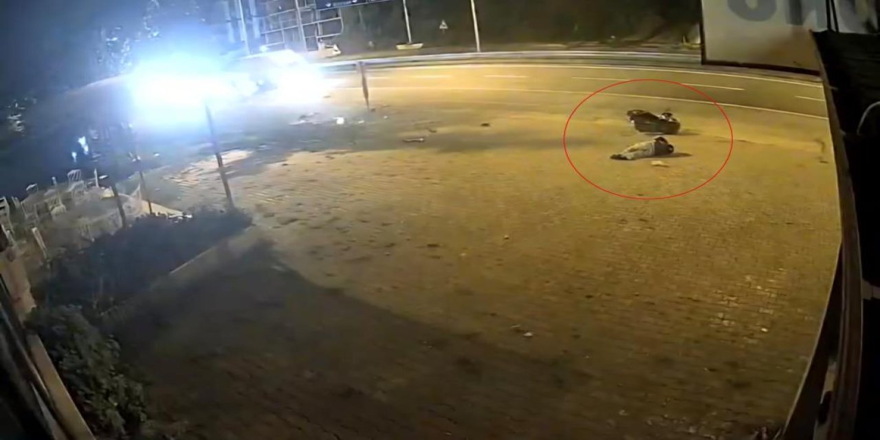 Motosiklet sürücüsü trafik levhasına çarptı