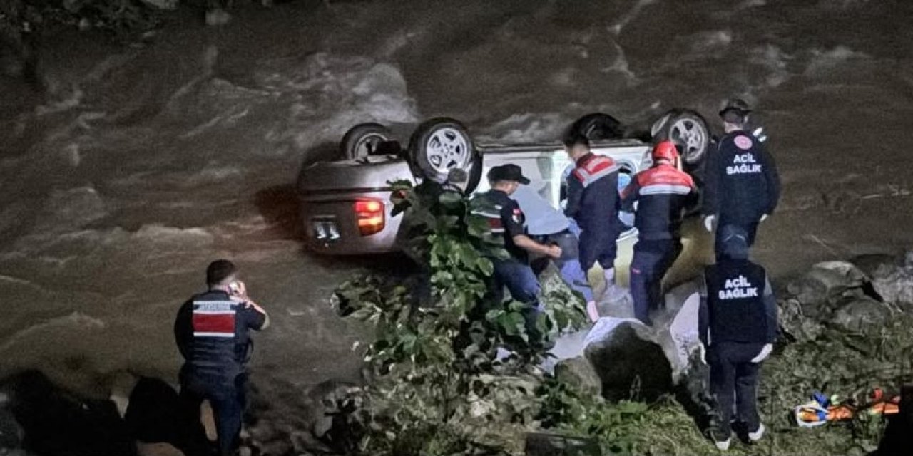 Trabzon'da dereye devrilen otomobilin sürücüsü öldü
