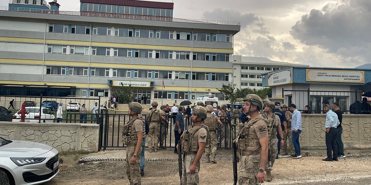 Lisede korku dolu anlar: Silahla vurulan öğretmen öldü