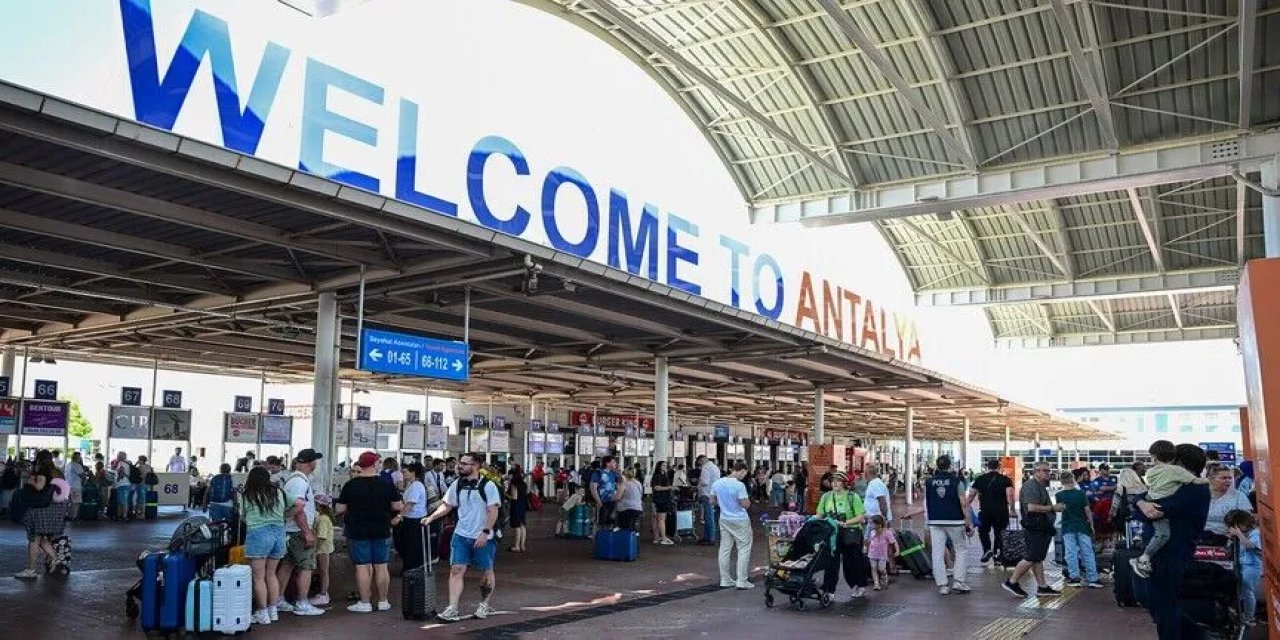Türkiye'ye 8 ayda en fazla yabancı ziyaretçi Rusya ve Almanya'dan geldi