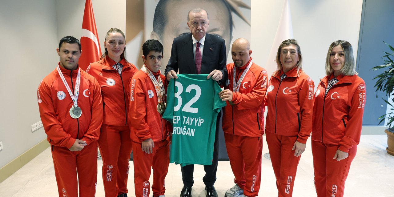 Cumhurbaşkanı Erdoğan, Türkiye Özel Sporcular Spor Federasyonu temsilcilerini kabul etti
