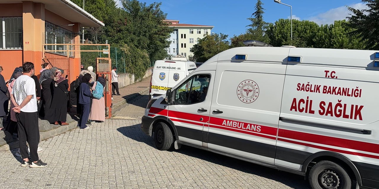 İstanbul Valiliği: "Başakşehir'deki ortaokulda öğrenciler arasında çıkan kavgada 5 öğrenci yaralandı"