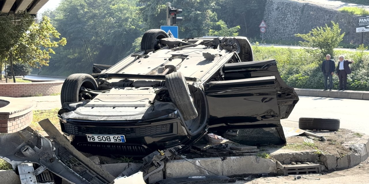 Hafif ticari aracın çarptığı cip takla attı; 1 yaralı