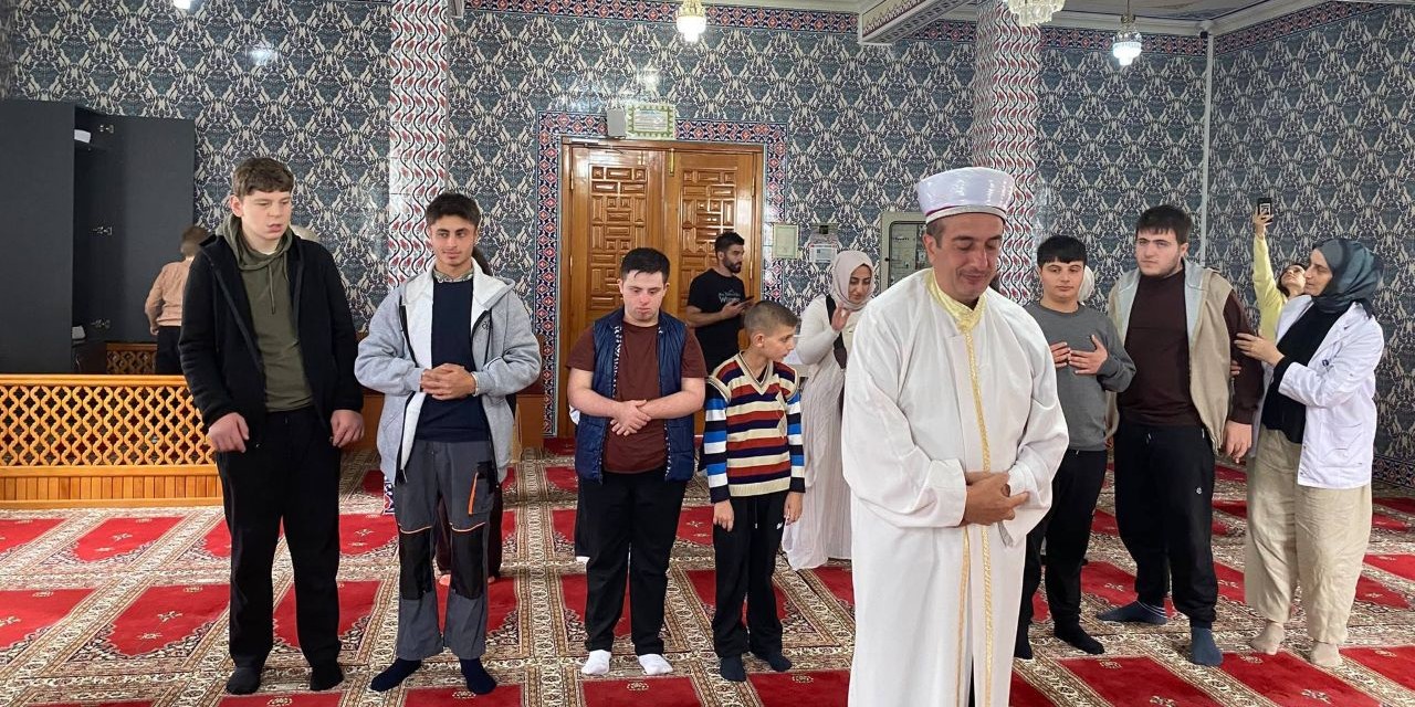 Pazar'da Özel Öğrencilerden Camiler Haftası'nda Anlamlı Ziyaret