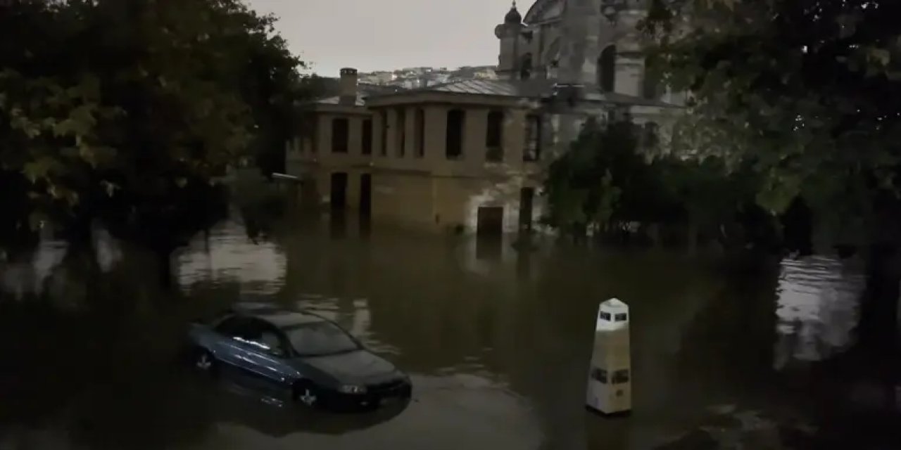 Kağıthane’de dere taştı; tarihi Sadabad Camii'ni su bastı