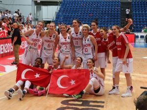 Türkiye, Elemelerde İsrail Karşısında