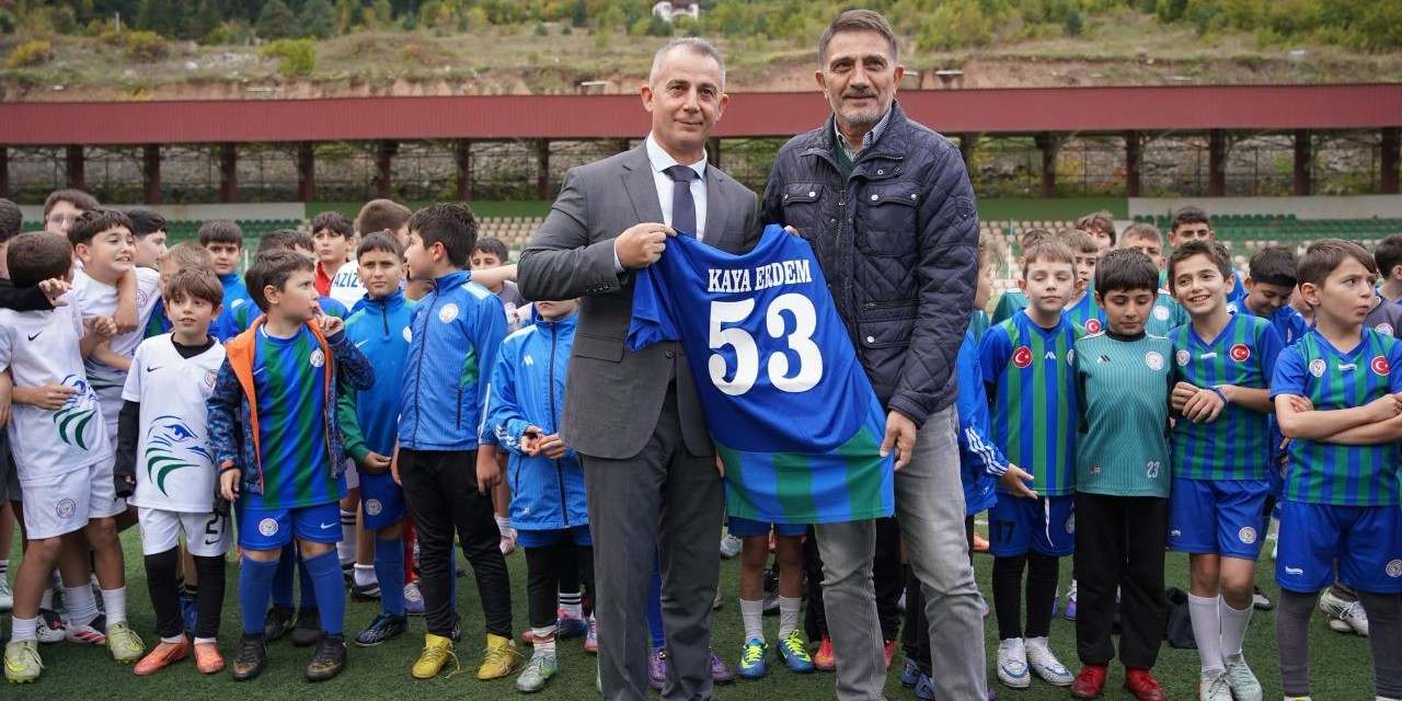 Çaykur Rizespor Artvin Futbol Okulları Şenliği: 200 Minik Yıldız Sahada