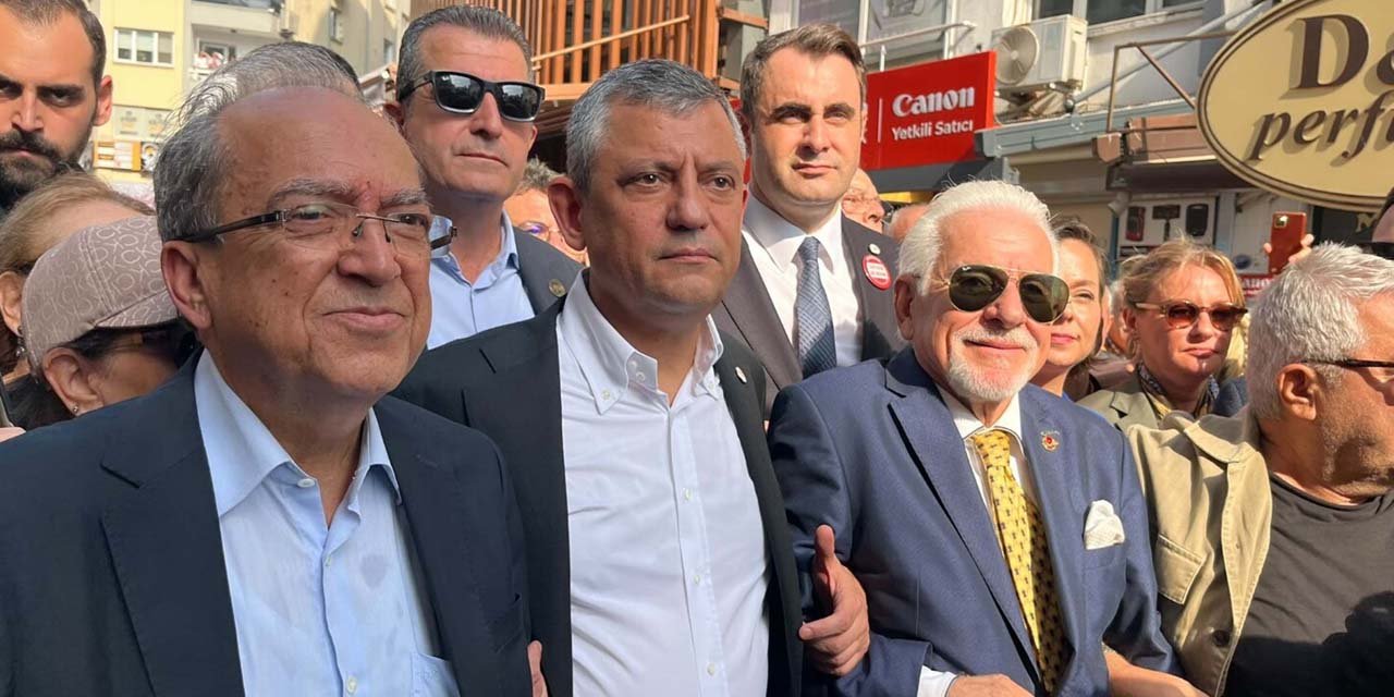 Özgür Özel, İzmir'de gazetecilerin yürüyüşüne katıldı