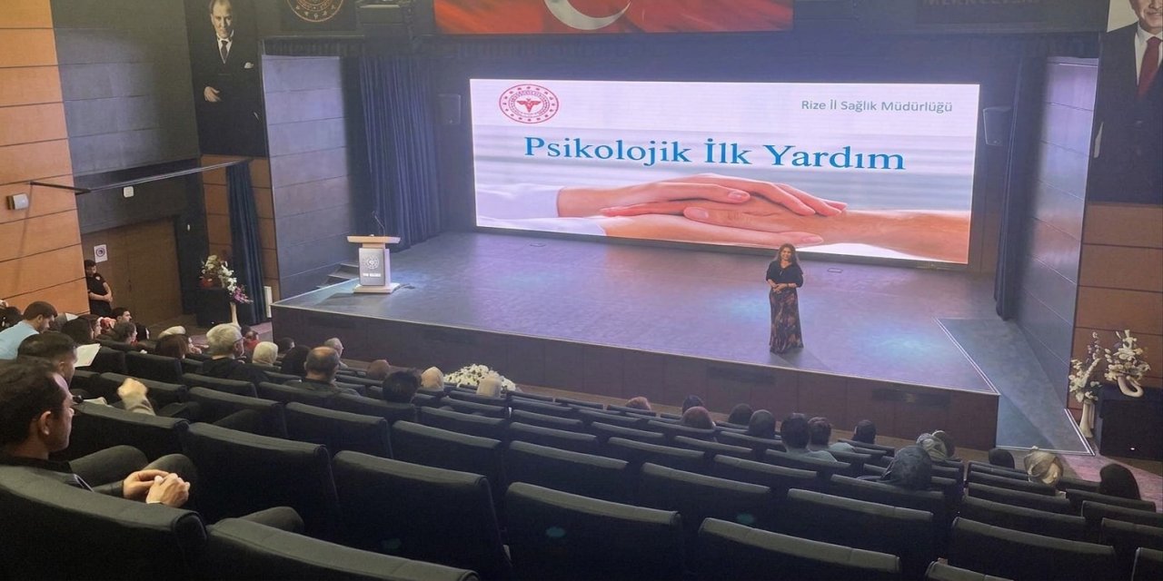 Dünya Ruh Sağlığı Günü’nde Gençler İçin Anlamlı Adım: Rize’de Personelle “Psikolojik İlk Yardım” Söyleşisi Yapıldı