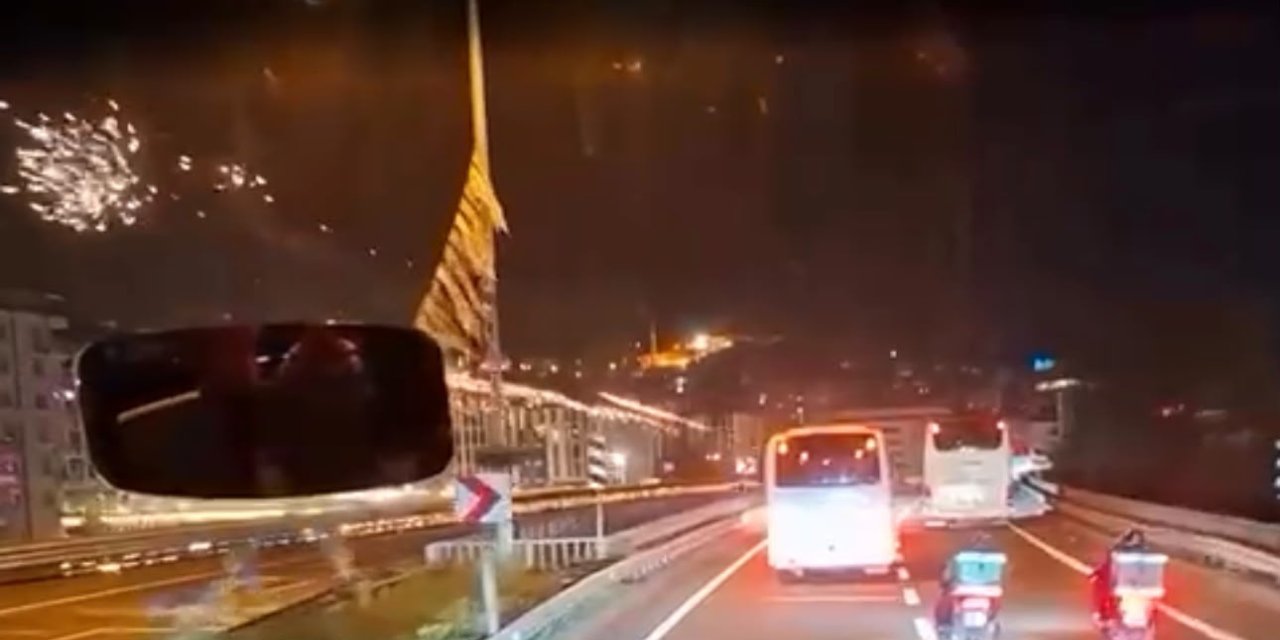 Trabzonspor Taraftarlarından Rize'de Deniz Sitesi ile Çarşı AVM’ye Havai Fişekli Saldırı!