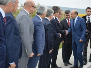 Bakan Otomotiv Test Merkezi Arazisini Gezdi