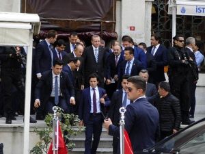 Cumhurbaşkanı Erdoğan, Cuma Namazını Bezm-i Alem Valide Sultan Camii’nde Kıldı
