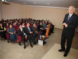 Üniversitede Çay Konferansı