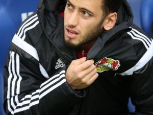 Hamburg Taraftarından Hakan Çalhanoğlu’na Büyük Tepki