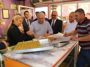 Binali Yıldırım, Ev Ziyaretinde Hdp’ye Oy Verenlerle Konuştu: