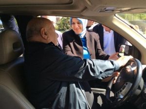Ak Parti Trabzon Milletvekili Köseoğlu Seçmenin Elini Bırakmıyor
