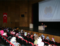 Rize'de Konferans Düzenlendi