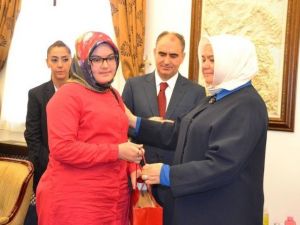 Bakan Gürcan, Şehit Çocuklarına Bilgisayar Dağıttı: