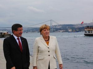 Başbakan Davutoğlu Merkel’e İstanbul’u Anlattı