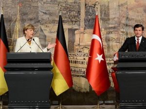 Başbakan Davutoğlu: "Yasadışı Göç, Hiçbir Ülkenin Tek Başına Başa Çıkacağı Bir Husus Değil"