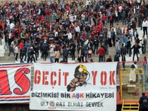 3. Lig Mücadelesinde Tribünler Karıştı