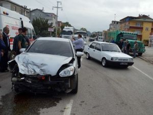 Fatsa’da Otomobil Kamyonla Çarpıştı: 6 Yaralı