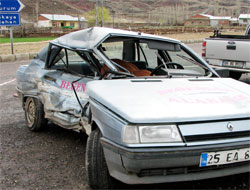 Oltu'da karı kocayı trafik kazası ayırdı