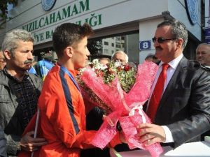 Şampiyon Güreşçiye Muhteşem Karşılama