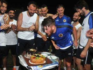 Alanyaspor’lu Gökay’a Doğum Günü Sürprizi