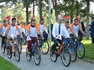 Ak Gençlerden Bisikletli Seçim Çalışması