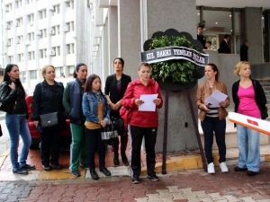 İşçilerden Yalova Belediyesi’ne Siyah Çelenk