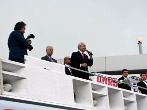 Kılıçdaroğlu Yağmura Aldırmadı