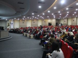 Sümeyye Erdoğan Sakarya’da Söyleşiye Katıldı