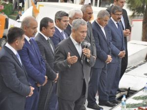 Başbakan Yardımcısı Bülent Arınç, Kahta’da Şehit Evini Ziyaret Etti
