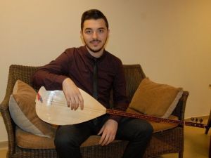 Eskişehir’de Bağlama Resitali İzleyenleri Büyüledi