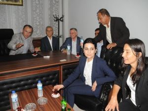 Hdp Eş Genel Başkanı Yüksekdağ, Cizre’de Esnaf Ziyaretinde Bulundu