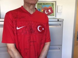 Milli Forma Aziz Sancar’ın Sırtında