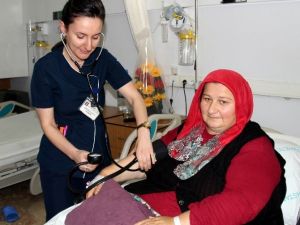 140 Kiloluk Şeker Hastası Kadına Kapalı Böbrek Taşı Ameliyatı