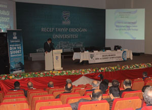 RTEÜ'de "Din ve Şiddet" Sempozyumu