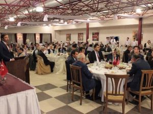 Eski Meclis Başkanı Cemil Çiçek: “Yeni Parti Söylemleri Çeşme Başı Dedikodularıdır”