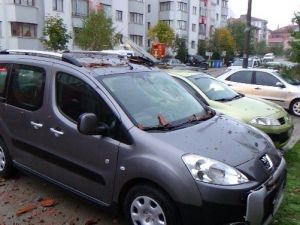 Bolu’da Apartmanın Çatısına Yıldırım Düştü