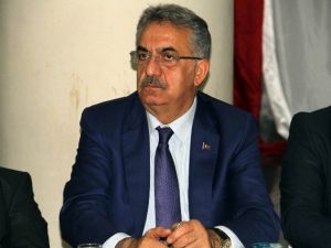 Yazıcı’dan Sorunlarının Unutulmamasını İsteyen Esnafa, “Hard Diskli” Espri