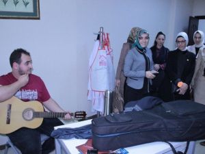 Ak Parti Milletvekili Kavakçı Kan’a Gençlerden Müzik Molası