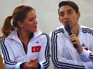 Buz Dansında Altın Başarı