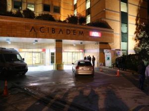 Maçta Hayatını Kaybeden Teknik Direktörün Sevenleri Hastaneye Akın Etti