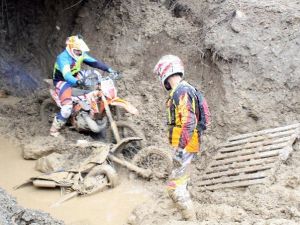 Çamur Endurocuları Durduramadı