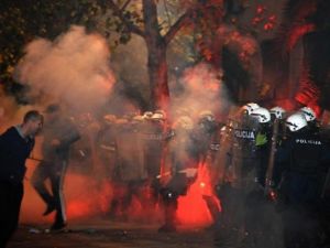 Karadağ’da Polis İle Göstericiler Çatıştı